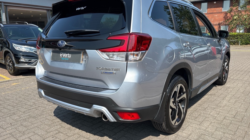 Subaru Forester 2.0i e-Boxer XE Premium 5dr Lineartronic Hybrid Estate - Image 13