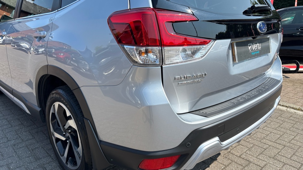 Subaru Forester 2.0i e-Boxer XE Premium 5dr Lineartronic Hybrid Estate - Image 15