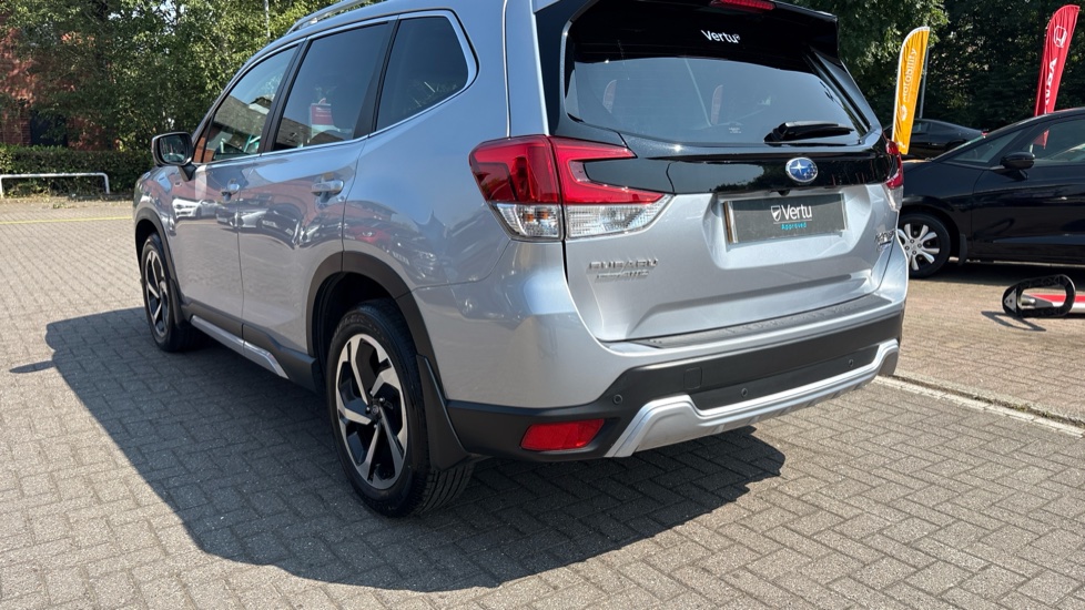 Subaru Forester 2.0i e-Boxer XE Premium 5dr Lineartronic Hybrid Estate - Image 16