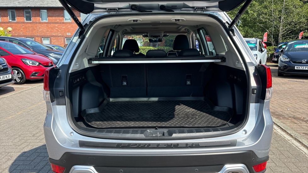 Subaru Forester 2.0i e-Boxer XE Premium 5dr Lineartronic Hybrid Estate - Image 17