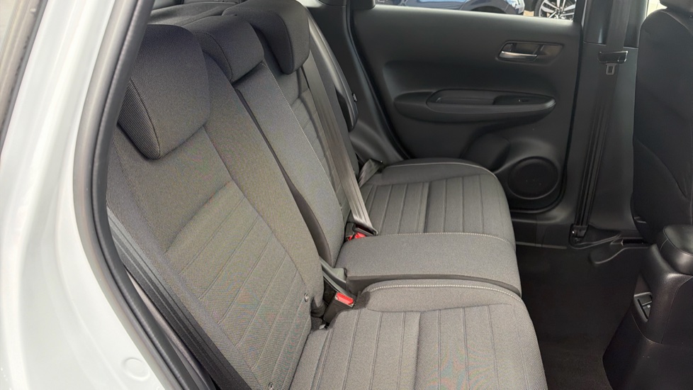 Honda Jazz 1.5 i-MMD Hybrid Crosstar Advance 5dr eCVT Hybrid Hatchback - Image 8