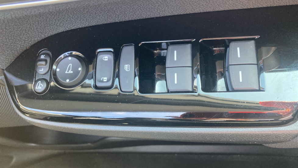 Honda CR-V 1.5 VTEC Turbo S 5dr 2WD Petrol Estate - Image 17