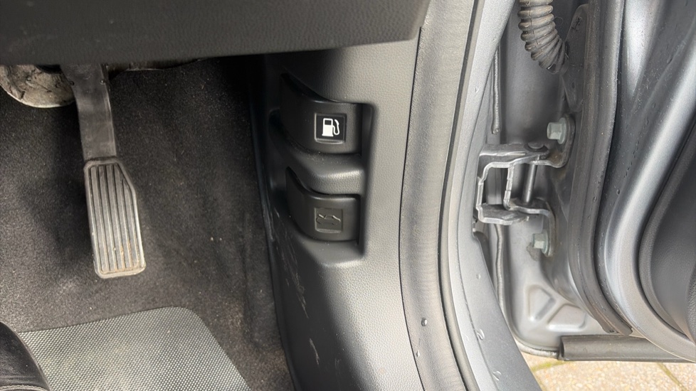 Honda Jazz 1.5 i-VTEC Sport Navi 5dr Petrol Hatchback - Image 29
