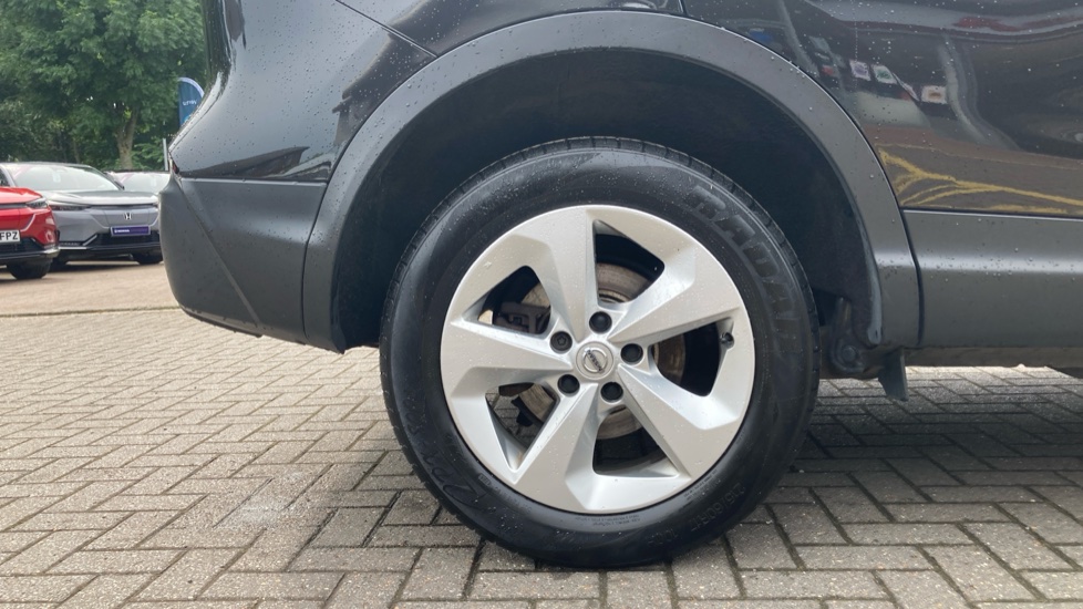 Nissan Qashqai 1.3 DiG-T 160 Acenta Premium 5dr Petrol Hatchback - Image 9