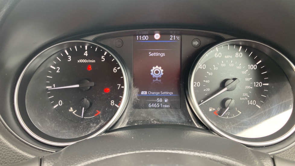 Nissan Qashqai 1.3 DiG-T 160 Acenta Premium 5dr Petrol Hatchback - Image 11