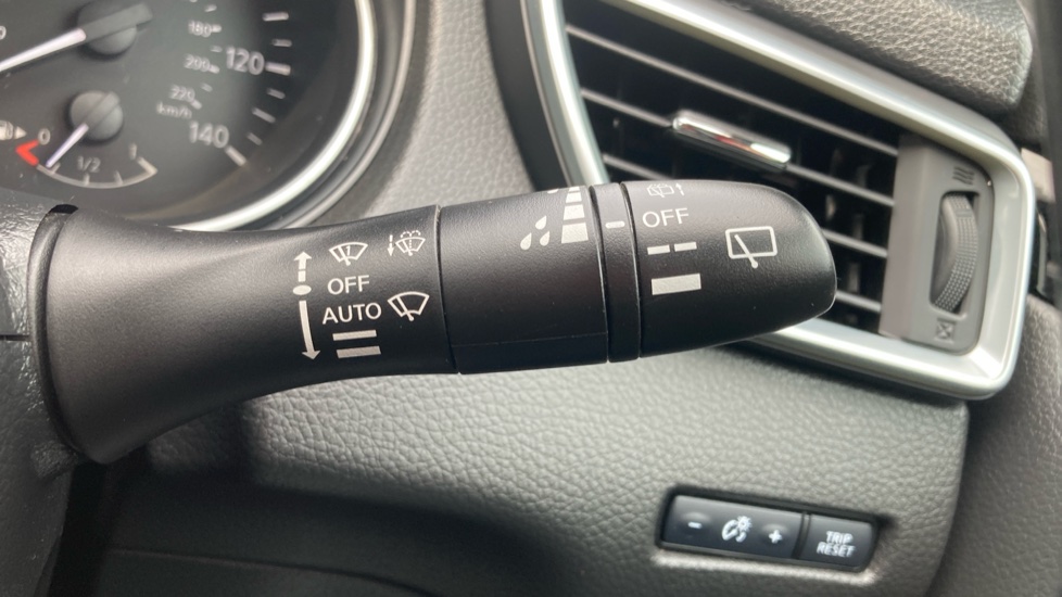 Nissan Qashqai 1.3 DiG-T 160 Acenta Premium 5dr Petrol Hatchback - Image 17