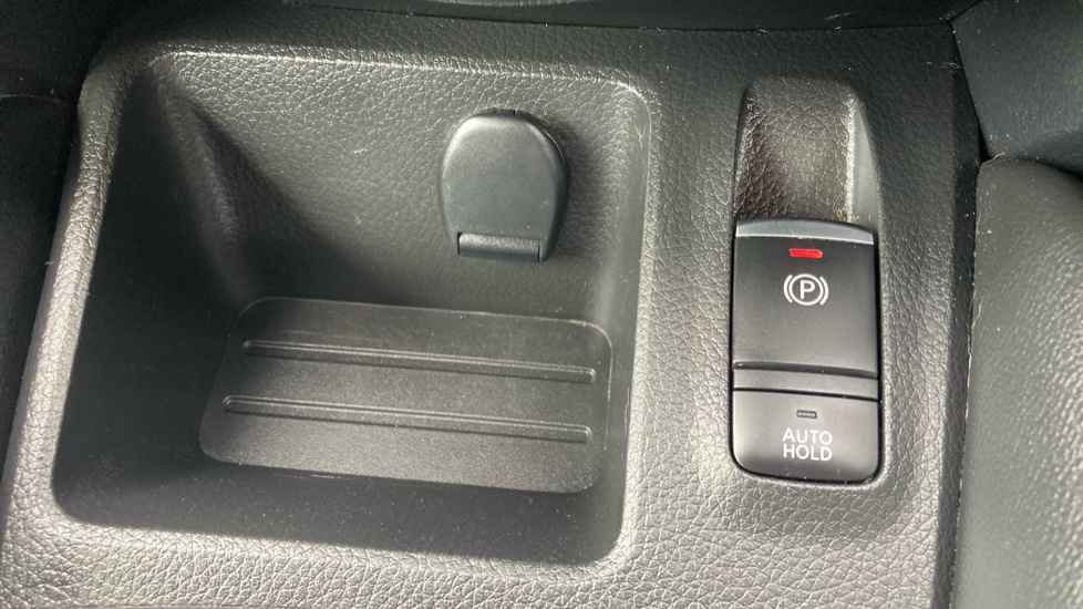 Nissan Qashqai 1.3 DiG-T 160 Acenta Premium 5dr Petrol Hatchback - Image 20