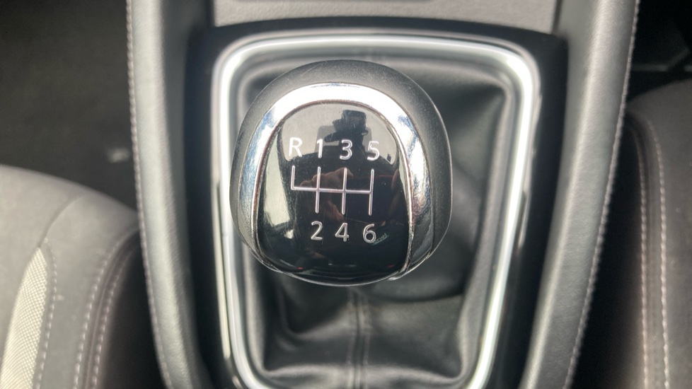 Nissan Qashqai 1.3 DiG-T 160 Acenta Premium 5dr Petrol Hatchback - Image 23