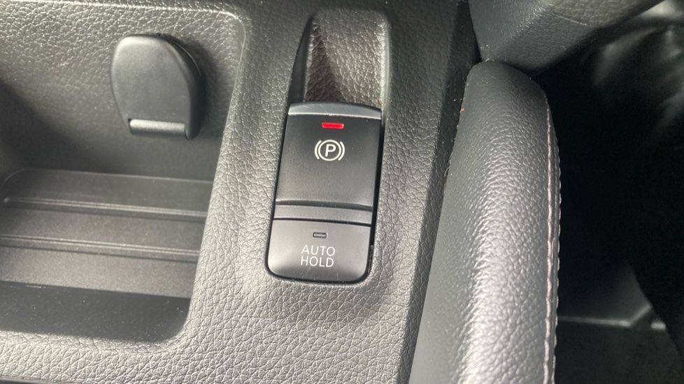 Nissan Qashqai 1.3 DiG-T 160 Acenta Premium 5dr Petrol Hatchback - Image 24