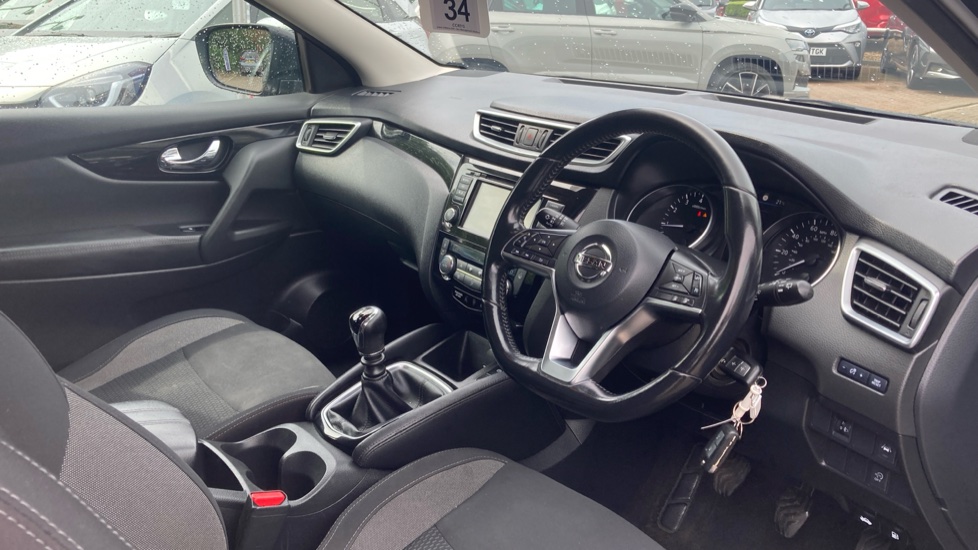 Nissan Qashqai 1.3 DiG-T 160 Acenta Premium 5dr Petrol Hatchback - Image 26