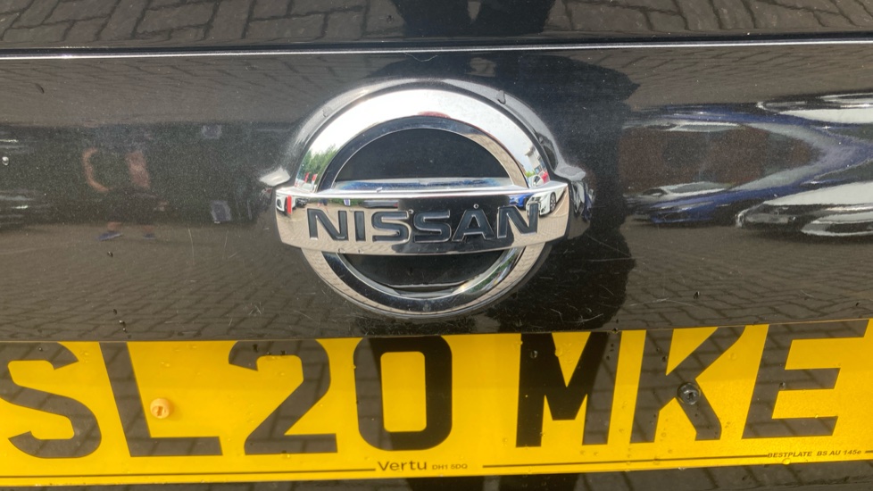 Nissan Qashqai 1.3 DiG-T 160 Acenta Premium 5dr Petrol Hatchback - Image 29