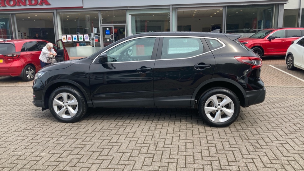 Nissan Qashqai 1.3 DiG-T 160 Acenta Premium 5dr Petrol Hatchback - Image 31