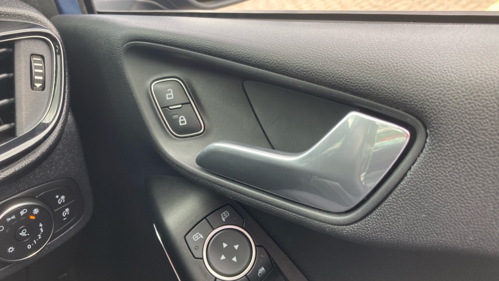 Ford Fiesta 1.0 EcoBoost Hybrid mHEV 125 Titanium 5dr Petrol Hatchback - Image 24