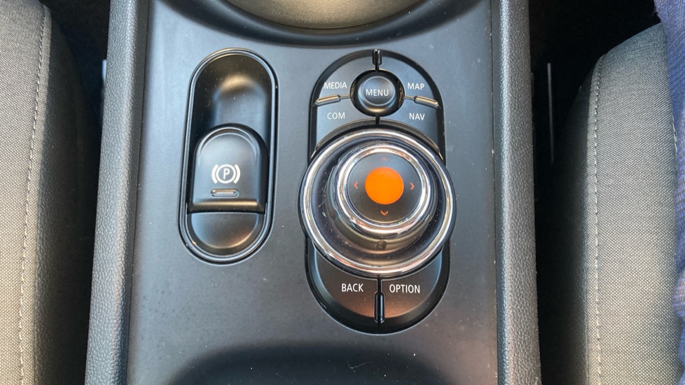 MINI Clubman 1.5 Cooper 6dr Auto [7 Speed] Petrol Estate - Image 22