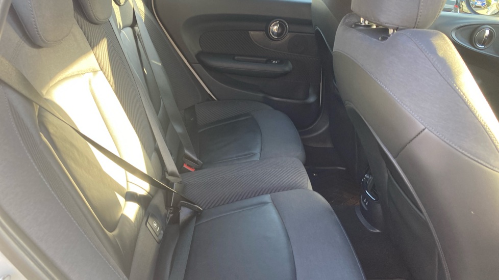 MINI Clubman 1.5 Cooper 6dr Auto [7 Speed] Petrol Estate - Image 30