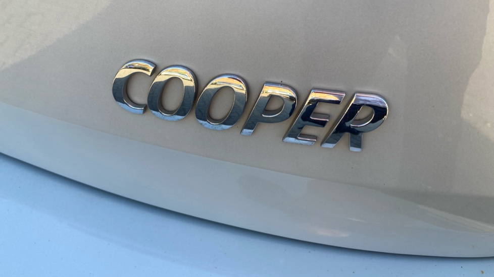 MINI Clubman 1.5 Cooper 6dr Auto [7 Speed] Petrol Estate - Image 32