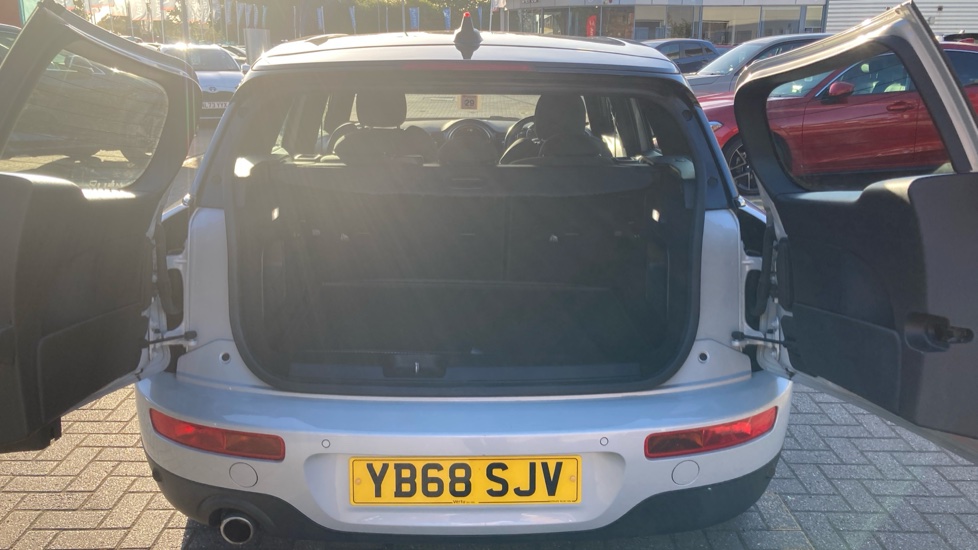 MINI Clubman 1.5 Cooper 6dr Auto [7 Speed] Petrol Estate - Image 34