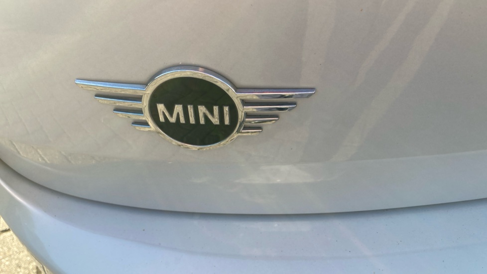 MINI Clubman 1.5 Cooper 6dr Auto [7 Speed] Petrol Estate - Image 35