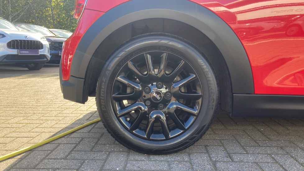 MINI Hatchback 1.5 Cooper Classic 3dr Petrol Hatchback - Image 9