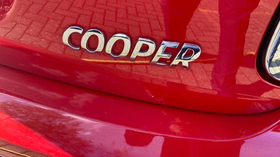 MINI Hatchback 1.5 Cooper Classic 3dr Petrol Hatchback - Image 30