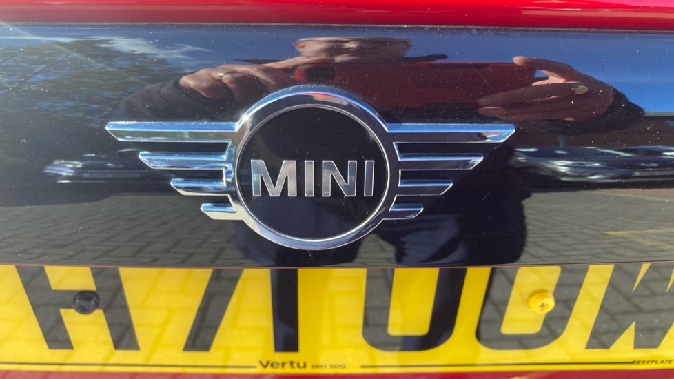 MINI Hatchback 1.5 Cooper Classic 3dr Petrol Hatchback - Image 32