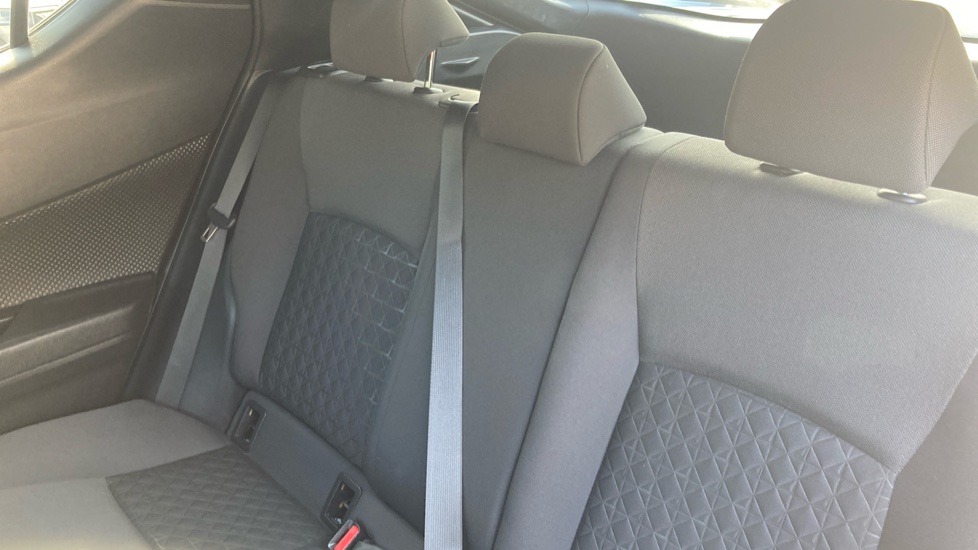 Toyota C-HR 2.0 Hybrid Design 5dr CVT Hybrid Hatchback - Image 8