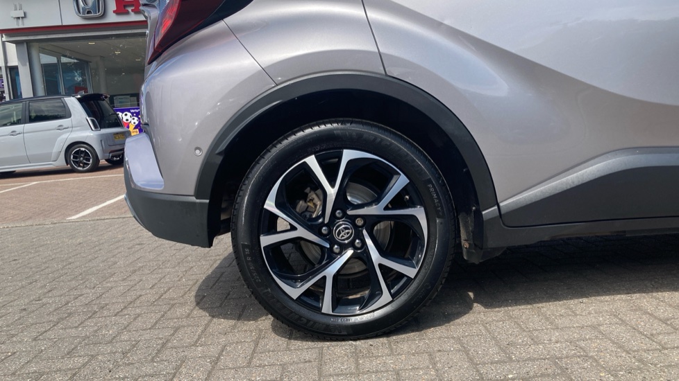 Toyota C-HR 2.0 Hybrid Design 5dr CVT Hybrid Hatchback - Image 9