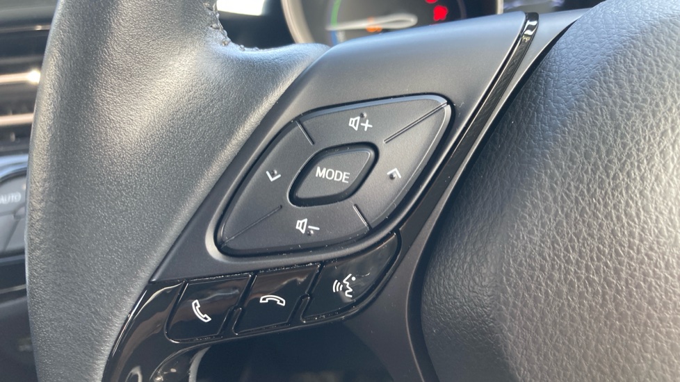 Toyota C-HR 2.0 Hybrid Design 5dr CVT Hybrid Hatchback - Image 13