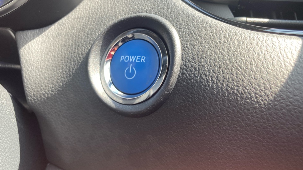 Toyota C-HR 2.0 Hybrid Design 5dr CVT Hybrid Hatchback - Image 18