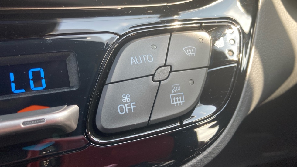 Toyota C-HR 2.0 Hybrid Design 5dr CVT Hybrid Hatchback - Image 25