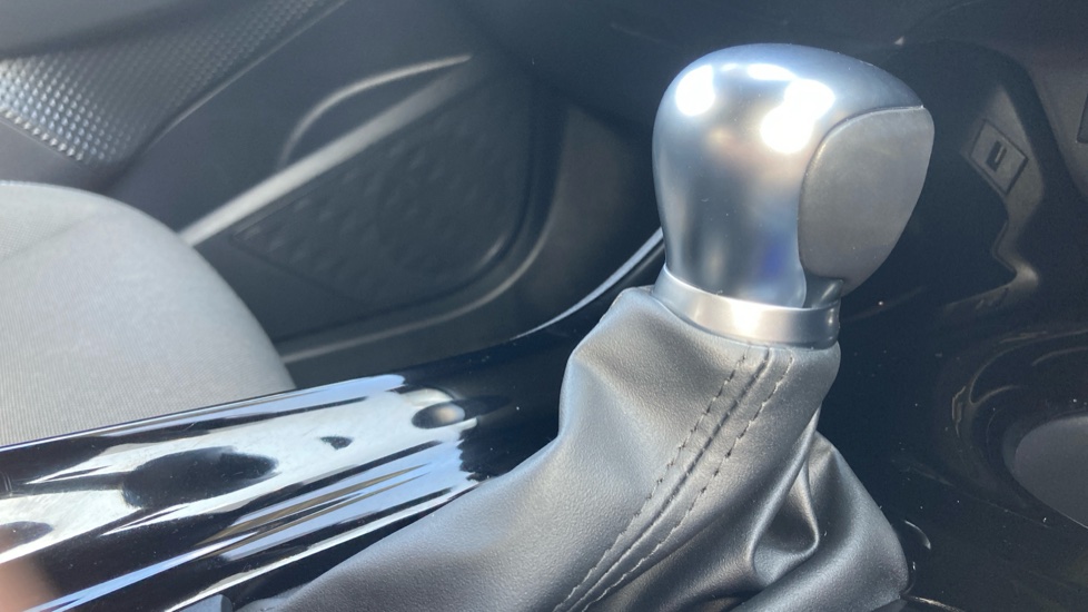 Toyota C-HR 2.0 Hybrid Design 5dr CVT Hybrid Hatchback - Image 28