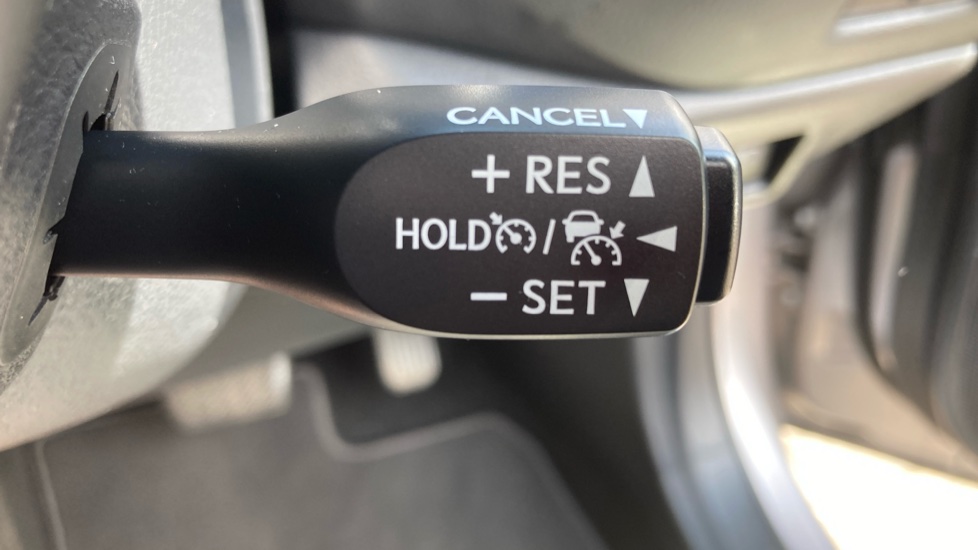 Toyota C-HR 2.0 Hybrid Design 5dr CVT Hybrid Hatchback - Image 32