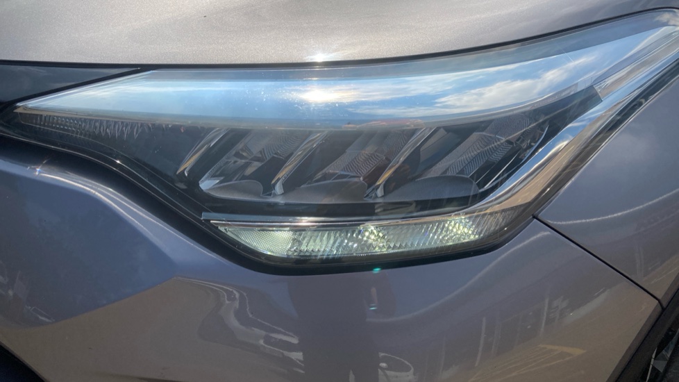 Toyota C-HR 2.0 Hybrid Design 5dr CVT Hybrid Hatchback - Image 43