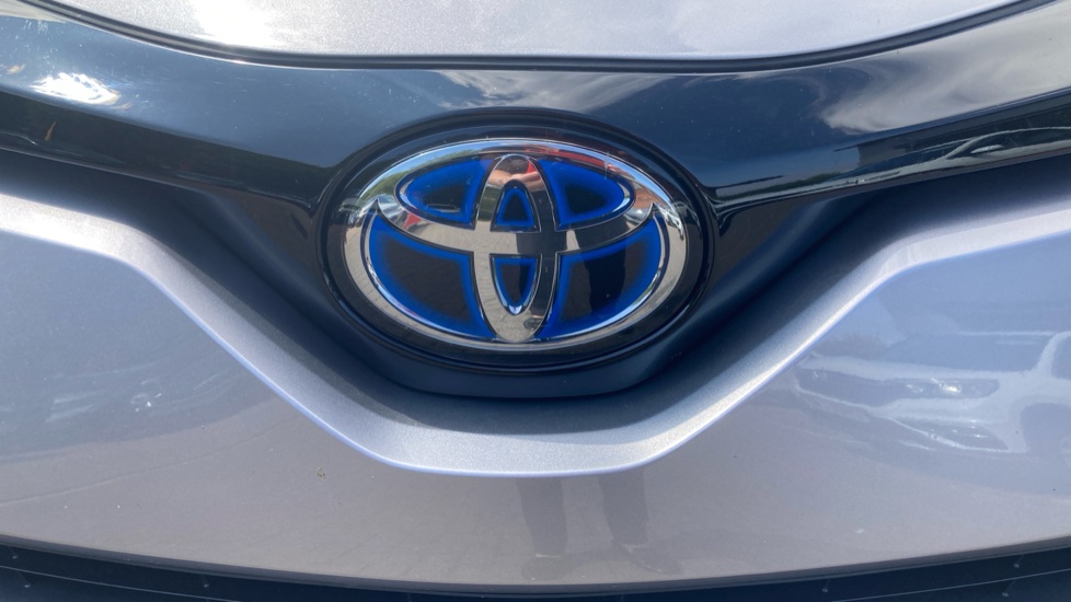 Toyota C-HR 2.0 Hybrid Design 5dr CVT Hybrid Hatchback - Image 44