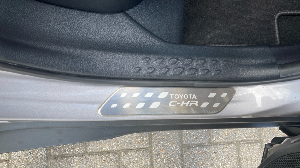 Toyota C-HR 2.0 Hybrid Design 5dr CVT Hybrid Hatchback - Image 45