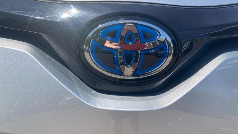 Toyota C-HR 1.8 Hybrid Icon 5dr CVT Hybrid Hatchback - Image 17