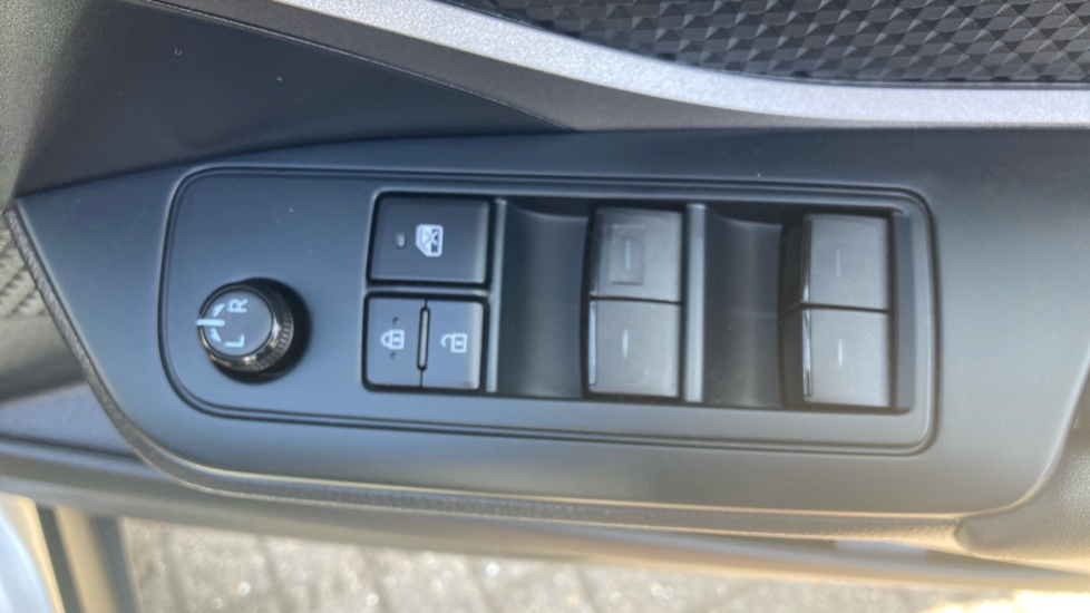 Toyota C-HR 1.8 Hybrid Icon 5dr CVT Hybrid Hatchback - Image 26