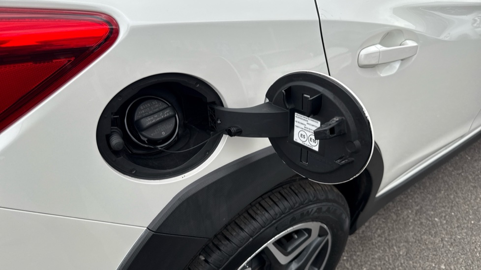 Subaru XV 2.0i e-Boxer SE Premium 5dr Lineartronic Hybrid Hatchback - Image 41