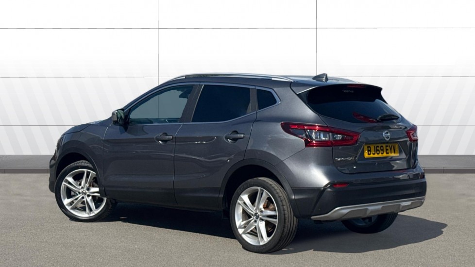 Nissan Qashqai 1.3 DiG-T N-Motion 5dr Petrol Hatchback - Image 2