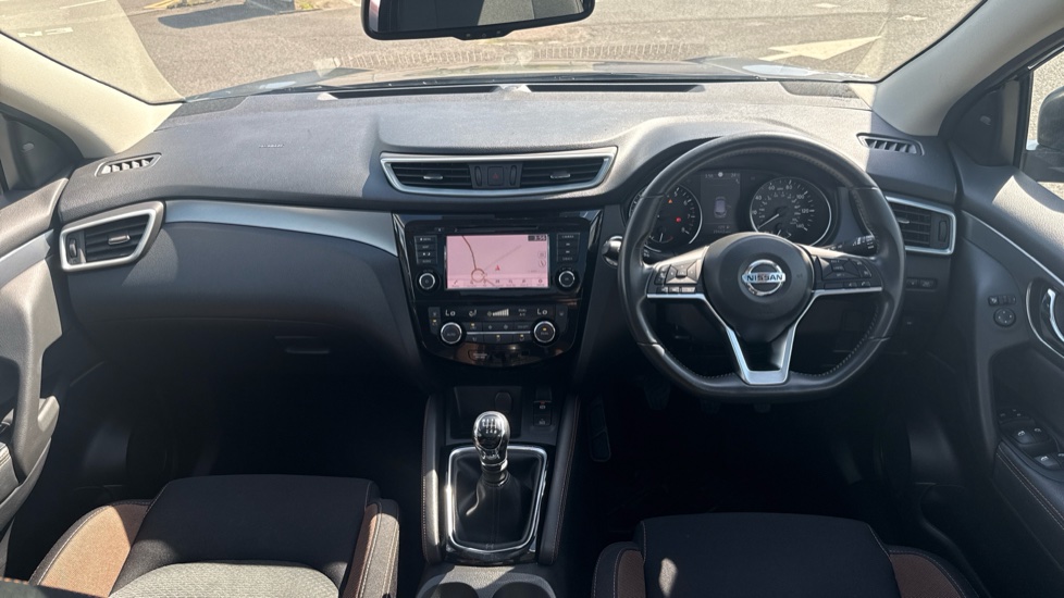Nissan Qashqai 1.3 DiG-T N-Motion 5dr Petrol Hatchback - Image 10