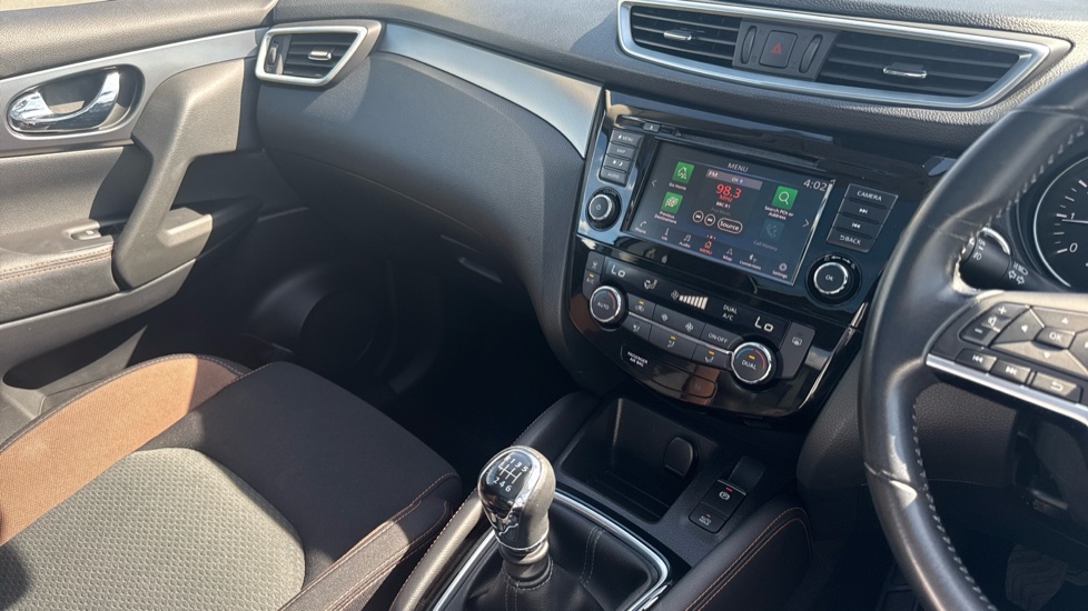 Nissan Qashqai 1.3 DiG-T N-Motion 5dr Petrol Hatchback - Image 14