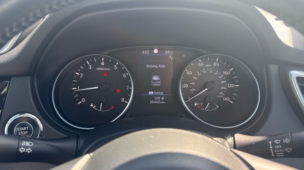 Nissan Qashqai 1.3 DiG-T N-Motion 5dr Petrol Hatchback - Image 18