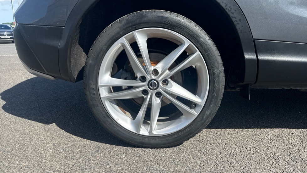 Nissan Qashqai 1.3 DiG-T N-Motion 5dr Petrol Hatchback - Image 26