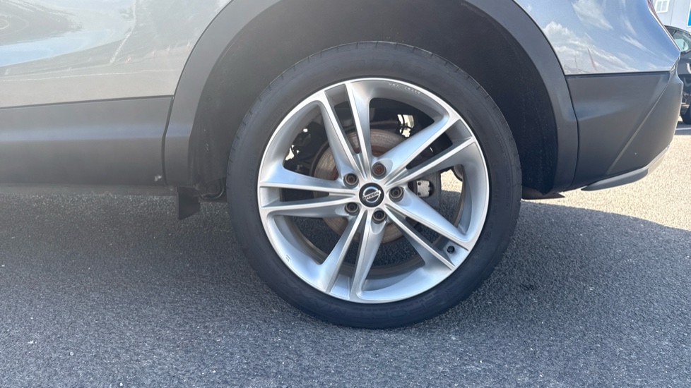 Nissan Qashqai 1.3 DiG-T N-Motion 5dr Petrol Hatchback - Image 30