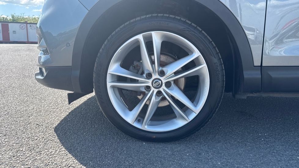 Nissan Qashqai 1.3 DiG-T N-Motion 5dr Petrol Hatchback - Image 31
