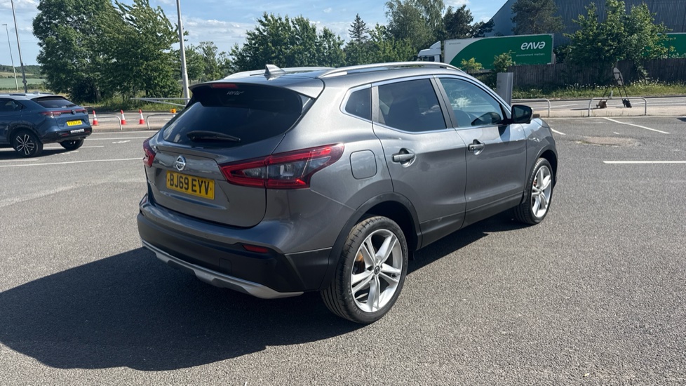 Nissan Qashqai 1.3 DiG-T N-Motion 5dr Petrol Hatchback - Image 33