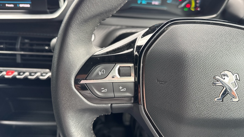 Peugeot 2008 100kW Active Premium+ 50kWh 5dr Auto Electric Estate - Image 25