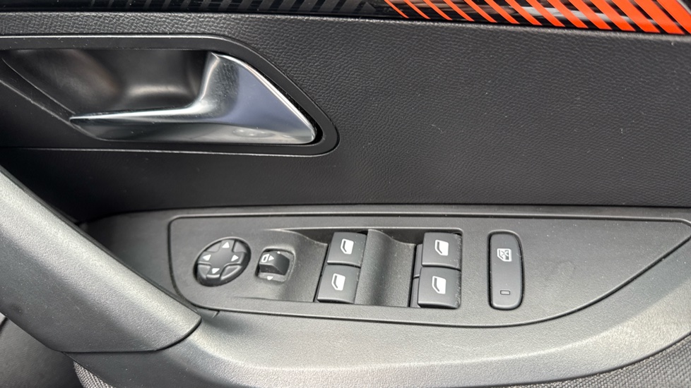 Peugeot 2008 100kW Active Premium+ 50kWh 5dr Auto Electric Estate - Image 27