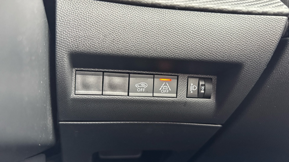 Peugeot 2008 100kW Active Premium+ 50kWh 5dr Auto Electric Estate - Image 28