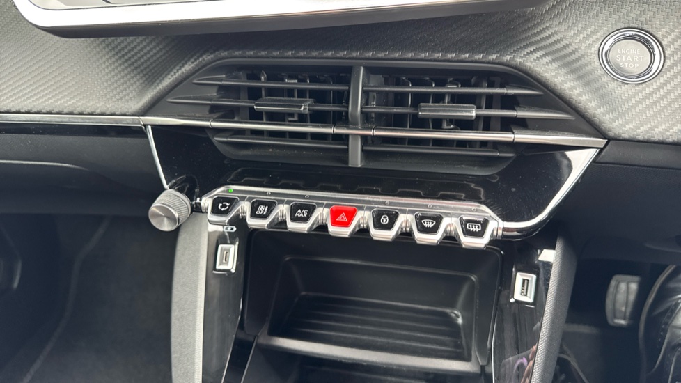 Peugeot 2008 100kW Active Premium+ 50kWh 5dr Auto Electric Estate - Image 32